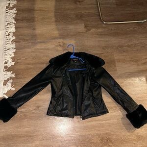 Motel rocks: black leather jacket with fur detail